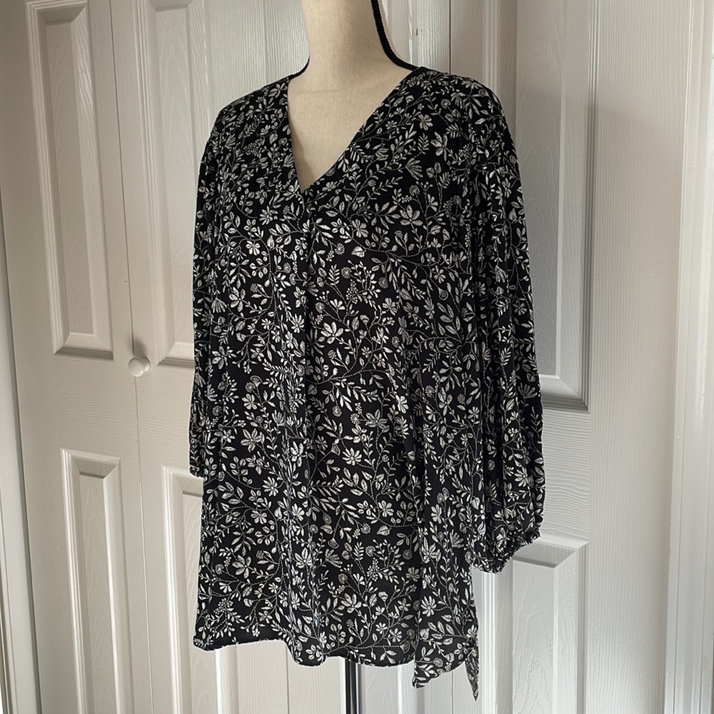 Blouse - Picture 2 of 9